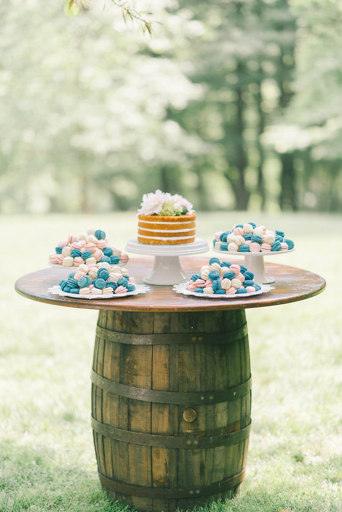 Naked Wedding Cake & Pastel Macaroons